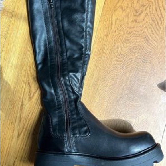 VAGABOND COSMO 2.0 Tall Boots
(BLACK) Leather/comb, US size 7 (EU size 37) - Picture 3 of 6